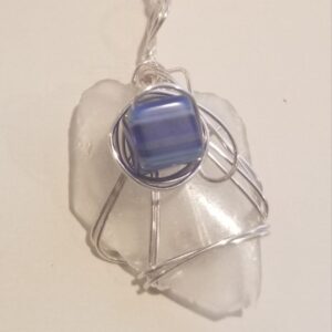 Product image of  Nevada-shaped pendant with 2-wire wrap