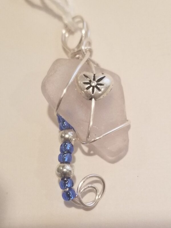 Product image of  Nevada shaped pendant with pewter beads, 1 heart bead