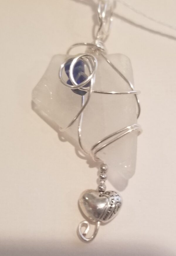 Product image of  Nevada shaped — heart + beads below glass