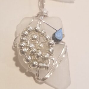Product image of  Nevada-shaped pendant with “silver curl”