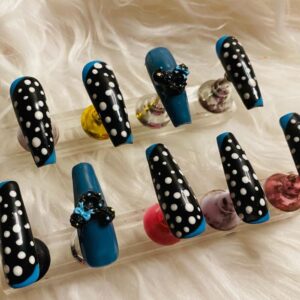 Made in Nevada Queen Dot Long Press On Nails Size Medium