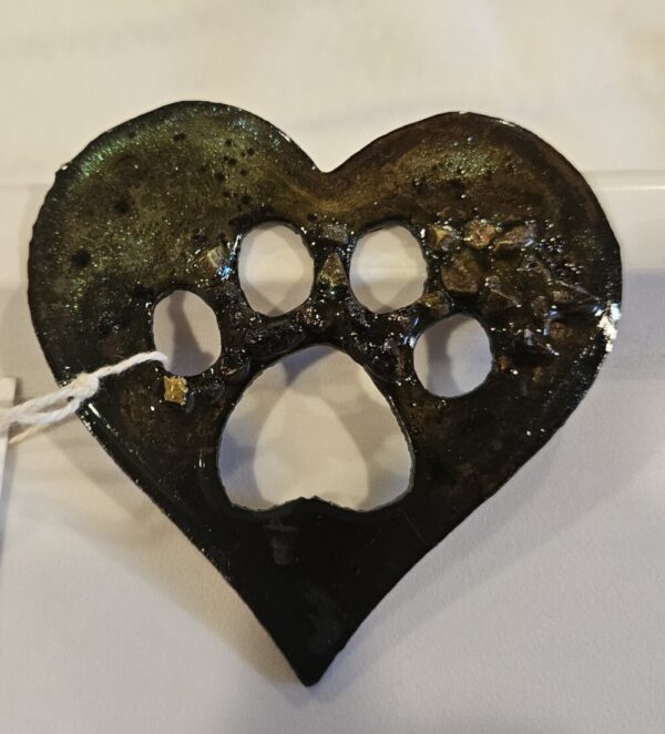 Product image of  Metal Heart with Paw Cutout – greens