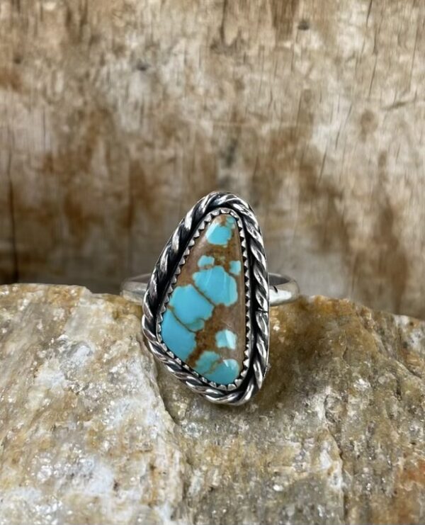 No8 Triangle Ring